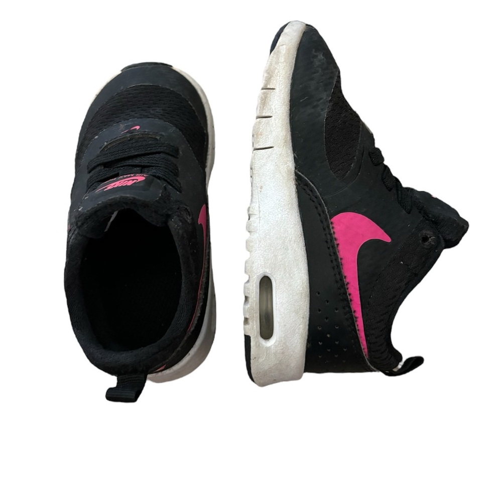 🌺Nike Black and Pink Sneakers with Cushioned Sole and Breathable Upper